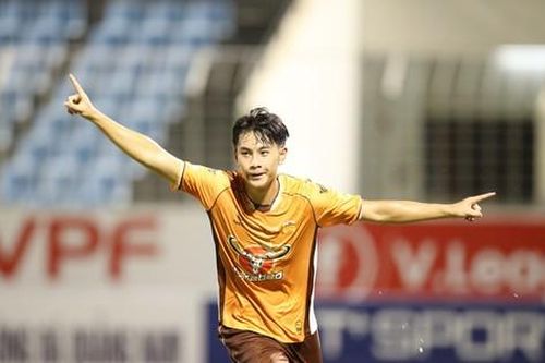 Tiền đạo 16 tuổi Trần Gia Bảo phá 2 kỷ lục khủng ở V.League