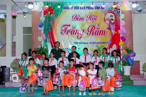 Ấm áp Trung thu cho trẻ em khu vực biên giới biển Sóc Trăng
