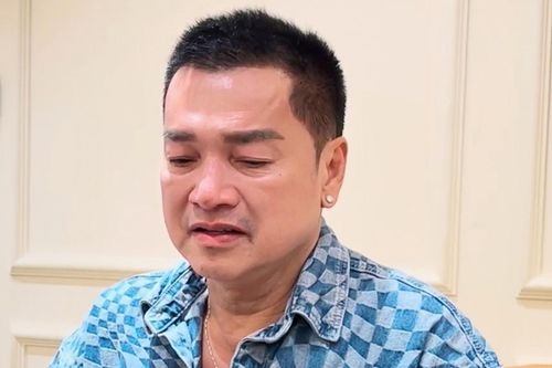 Danh hài Quang Minh ôm mặt khóc: Xin đừng đào bới nỗi đau của tôi nữa!