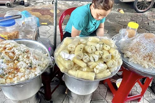 Quán xôi sắn mỗi năm chỉ bán vài tháng, khách may mắn mới mua được ở Hải Phòng