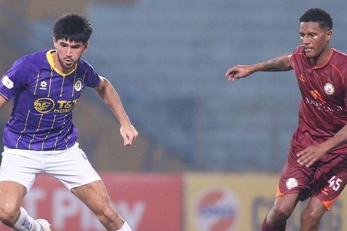 Cầu thủ Việt kiều gây sốt ở V-League, HLV Kim Sang Sik mừng thầm