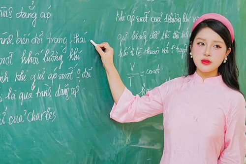 Cô giáo Hà Nội xinh đẹp từng khiến dân mạng 'ngẩn ngơ' 3 năm trước, giờ ra sao?