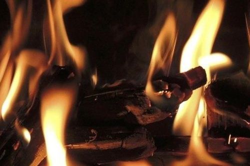 Cháu tạt xăng phóng hỏa, đốt cậu tại nhà riêng ở Bình Dương