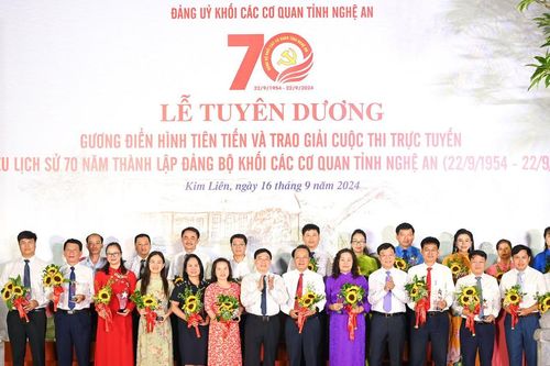 Đảng ủy Khối Các cơ quan tỉnh Nghệ An tuyên dương các gương điển hình tiên tiến