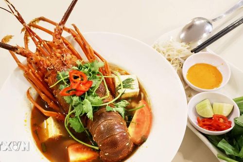 Độc đáo phở tôm hùm Cam Ranh ở Thành phố Hồ Chí Minh