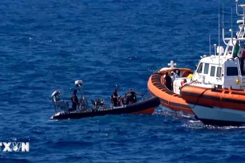 Phó Thủ tướng Italy Matteo Salvini đối mặt án tù vì không cho tàu cập cảng
