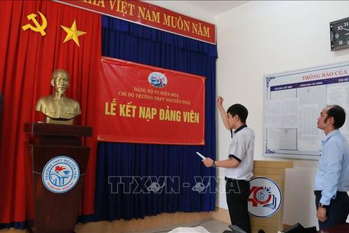 Xây dựng môi trường lý tưởng để phát triển Đảng trong trường học
