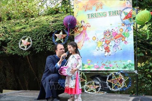 Tết Trung thu - cầu nối yêu thương của cộng đồng người Việt Nam tại Bỉ