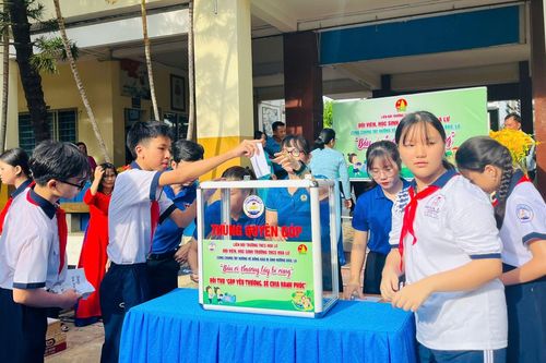 TP Hồ Chí Minh: Học sinh, phụ huynh cùng thầy cô chung tay hướng về miền Bắc thân yêu
