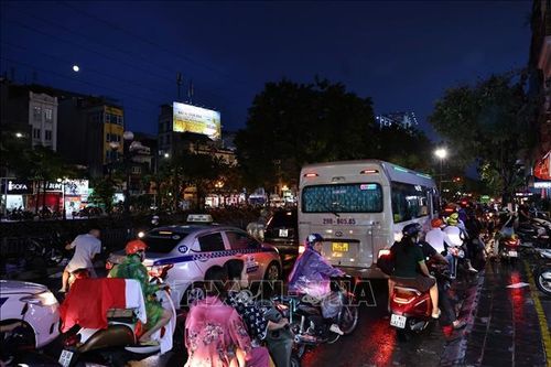 Hà Nội: Mưa lớn gây ùn tắc nhiều tuyến đường