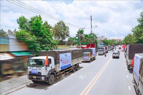 Triệu tấm lòng hướng về đồng bào vùng ngập lũ