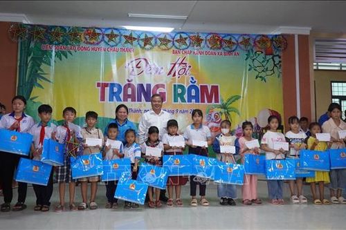 Tết Trung thu cho trẻ em khó khăn