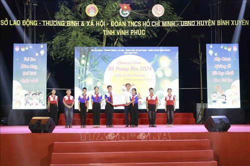Tổ chức Đêm Trung thu chủ đề 'Chia sẻ yêu thương'