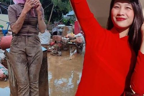 Cận cảnh vẻ đẹp của cô giáo vùng cao lấm lem bùn đất dọn trường sau lũ
