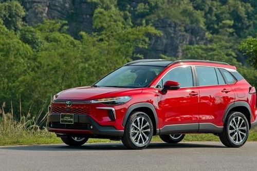 Toyota tiếp tục dẫn đầu thị trường xe hybrid