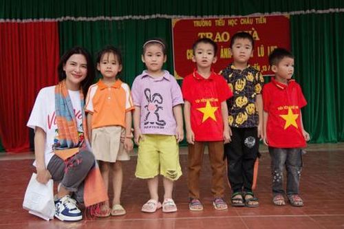 Ca sĩ Hà Nhi ủng hộ xây trường cho học sinh nghèo