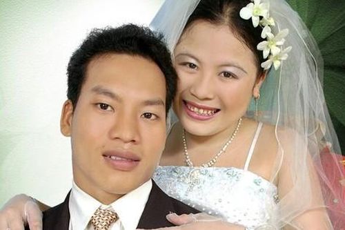 Cái nắm tay của vợ giúp lực sĩ Lê Văn Công làm nên điều kỳ diệu trong thể thao