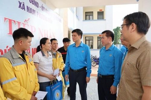 Tổng Liên đoàn Lao động Việt Nam hỗ trợ người lao động bị ảnh hưởng bão lũ 1 tỷ đồng