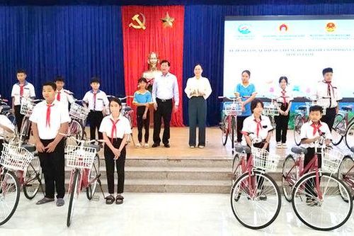 An Phú trao 50 xe đạp và 150 phần quà Tết Trung thu cho trẻ em đặc biệt khó khăn