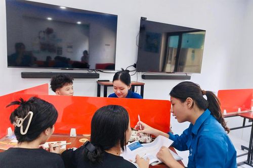 Gieo mầm tri thức cho trẻ em nghèo
