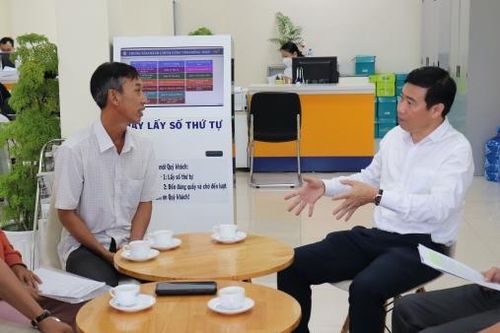 Chủ tịch UBND tỉnh Phạm Thiện Nghĩa giải quyết khó khăn về thủ tục đất đai cho người dân