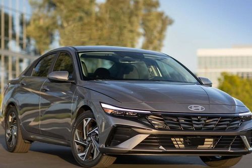 Hyundai Elantra 2024: Mẫu xe Sedan cỡ C tiện nghi, giá vừa tầm