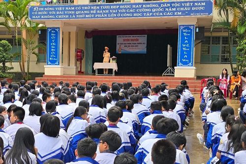 Công an TP. Pleiku tuyên truyền Luật ATGT đường bộ tại 3 trường học