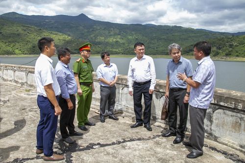 Kiểm tra công tác chủ động ứng phó thiên tai tại Vạn Ninh