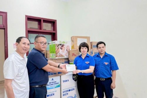 Báo Tiền Phong phối hợp với các tổ chức, cá nhân hỗ trợ hàng hóa, nhu yếu phẩm cho người dân bị ảnh hưởng bởi bão lũ