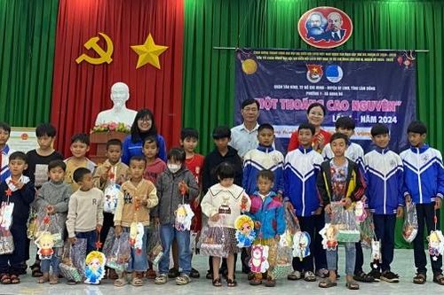 Di Linh: Trao tặng hơn 1.130 phần quà trung thu cho các em thiếu nhi