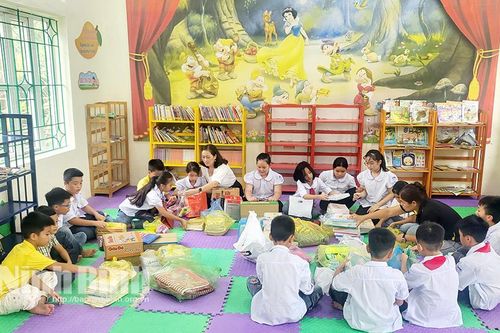Dành tặng những món quà Trung thu ý nghĩa cho học sinh vùng lũ lụt