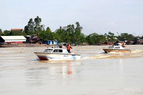 Ngày đêm tìm kiếm cứu hộ, cứu nạn sự cố sập cầu Phong Châu
