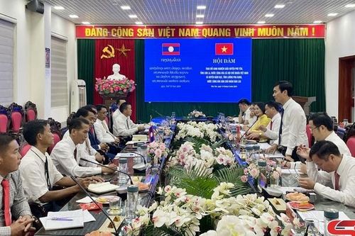Hội đàm trao đổi kinh nghiệm giữa huyện Phù Yên và Nặm Bạc