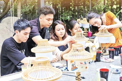 Bắc cầu mỹ thuật truyền thống đến cộng đồng