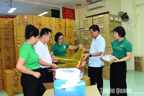 Lãnh đạo UBND tỉnh kiểm tra công tác tiếp nhận hàng viện trợ của Chính phủ Ấn độ cho tỉnh Tuyên Quang
