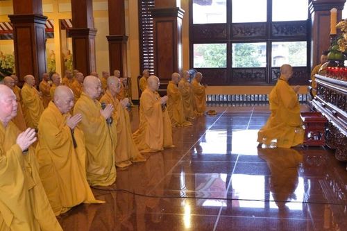 Chư Tăng TP.HCM trong ngày Trưởng tịnh truyền thống tại Việt Nam Quốc Tự