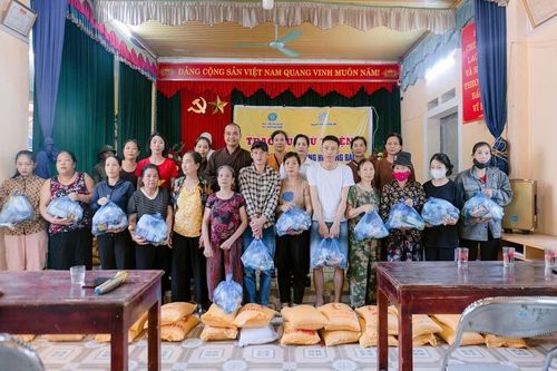 Hà Nội: Câu lạc bộ Phật tử Quán Sứ ủng hộ đồng bào ảnh hưởng bão lũ tỉnh Lào Cai