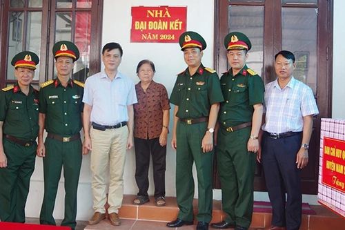 Giúp nhân dân bằng việc làm thiết thực, nghĩa tình