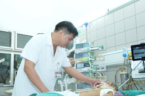 Lũ quét Làng Nủ: Bệnh viện Bạch Mai tập trung mọi nguồn lực tốt nhất cấp cứu bé gái 11 tuổi nguy kịch