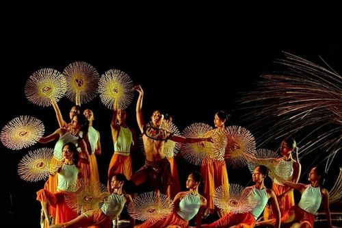 Giữ bản sắc trong thế giới nghệ thuật hội nhập