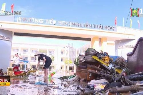 Nhiều trường ở các tỉnh 'tâm lũ' đón học sinh trở lại
