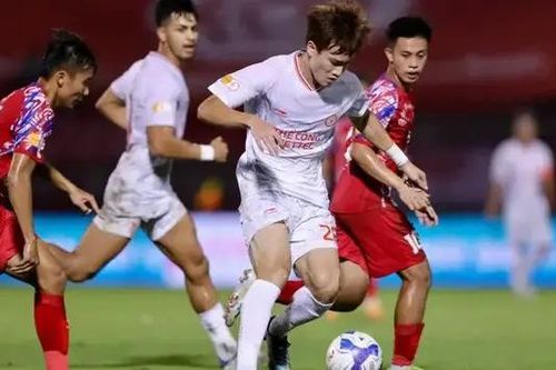 Thể Công Viettel và TPHCM chia điểm sau vòng 1 V-League