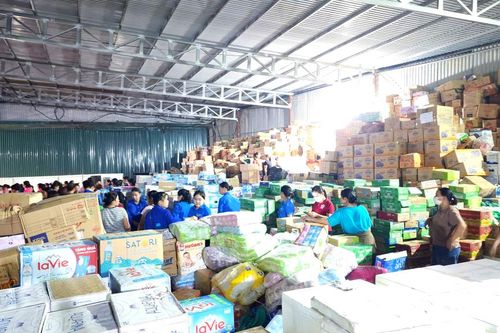 Hơn 65 tấn hàng hóa cứu trợ từ Ủy ban Mặt trận Tổ quốc Quận 11, thành phố Hồ Chí Minh đến Cao Bằng