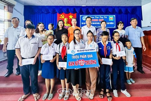 Ðồng hành cùng học sinh đến trường