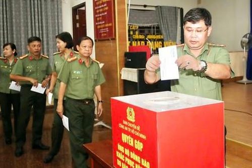 Báo Công an TPHCM quyên góp ủng hộ đồng bào phía Bắc khắc phục hậu quả bão lũ