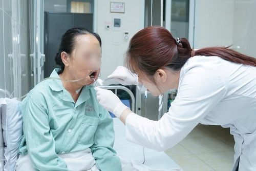 'Tái sinh' lưỡi sau cắt bỏ u ác tính gây sùi loét khoang miệng