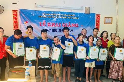 Hội Doanh nghiệp huyện Gia Lâm trao 167 suất quà cho trẻ em và những hộ có hoàn cảnh khó khăn