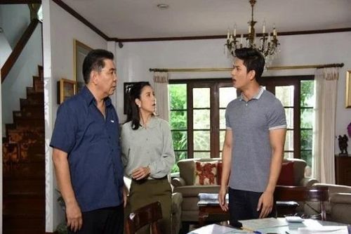Đến thăm con gái mới đẻ, hành động của con rể khiến bố vợ tức giận bỏ về, muốn con gái ly hôn