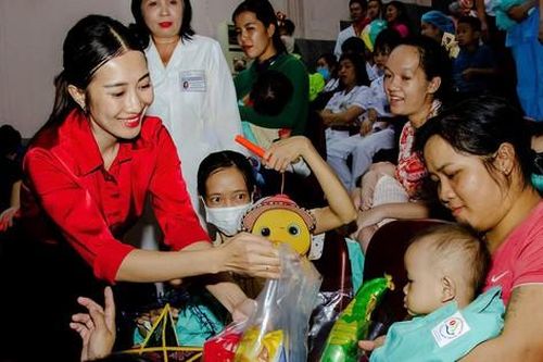 Trung thu ấm áp cho bệnh nhân nhi và trẻ em nghèo