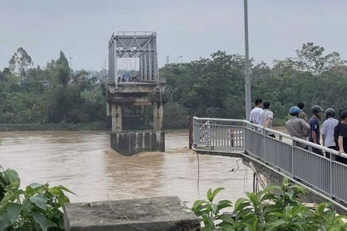 Khẩn trương xây cầu Phong Châu mới, phải an toàn trong mọi điều kiện mưa lũ
